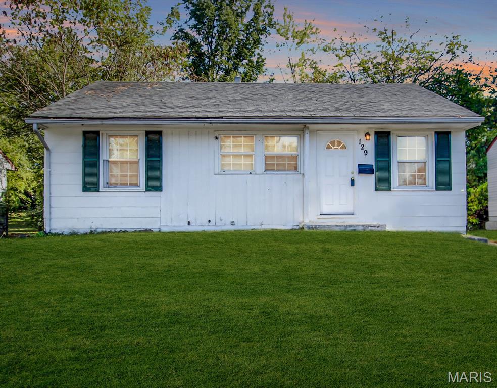 129 Cameron Road St. Louis, MO 63137 - Photo 1 of 19
