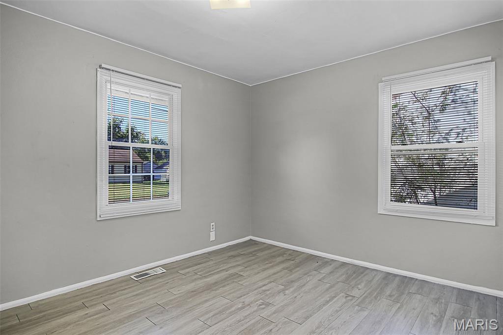 129 Cameron Road St. Louis, MO 63137 - Photo 11 of 19