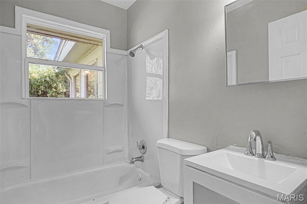 129 Cameron Road St. Louis, MO 63137 - Photo 17 of 19