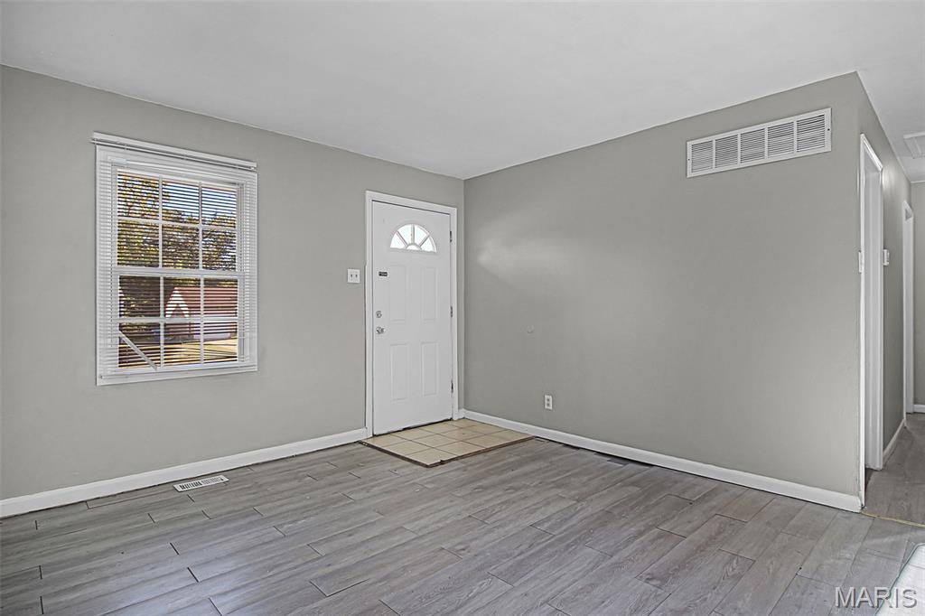 129 Cameron Road St. Louis, MO 63137 - Photo 2 of 19