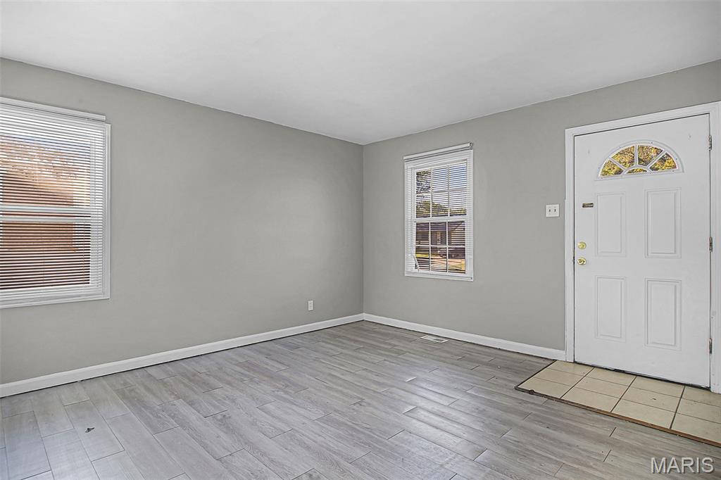 129 Cameron Road St. Louis, MO 63137 - Photo 3 of 19