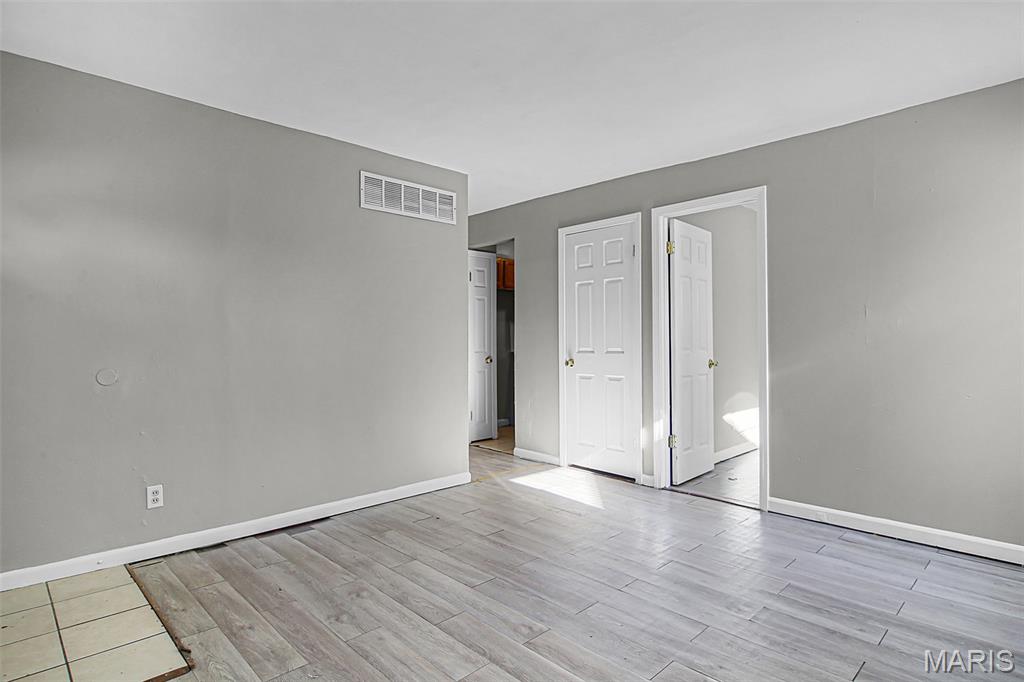 129 Cameron Road St. Louis, MO 63137 - Photo 5 of 19