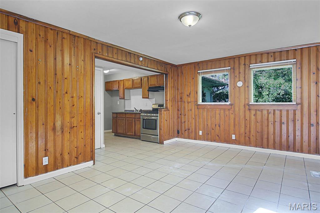 129 Cameron Road St. Louis, MO 63137 - Photo 7 of 19