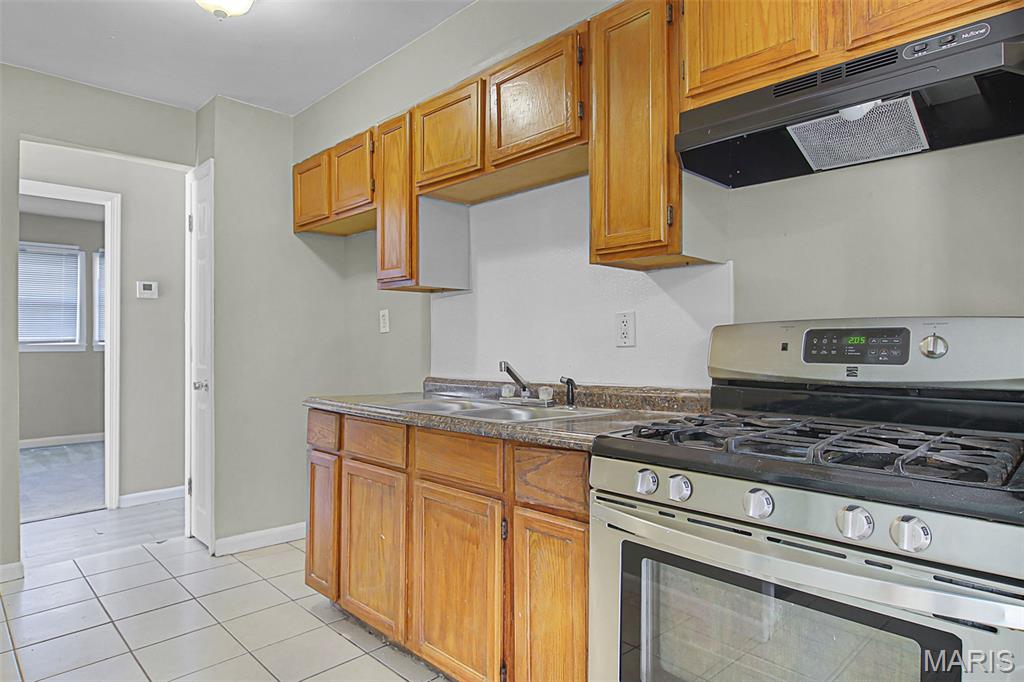 129 Cameron Road St. Louis, MO 63137 - Photo 9 of 19