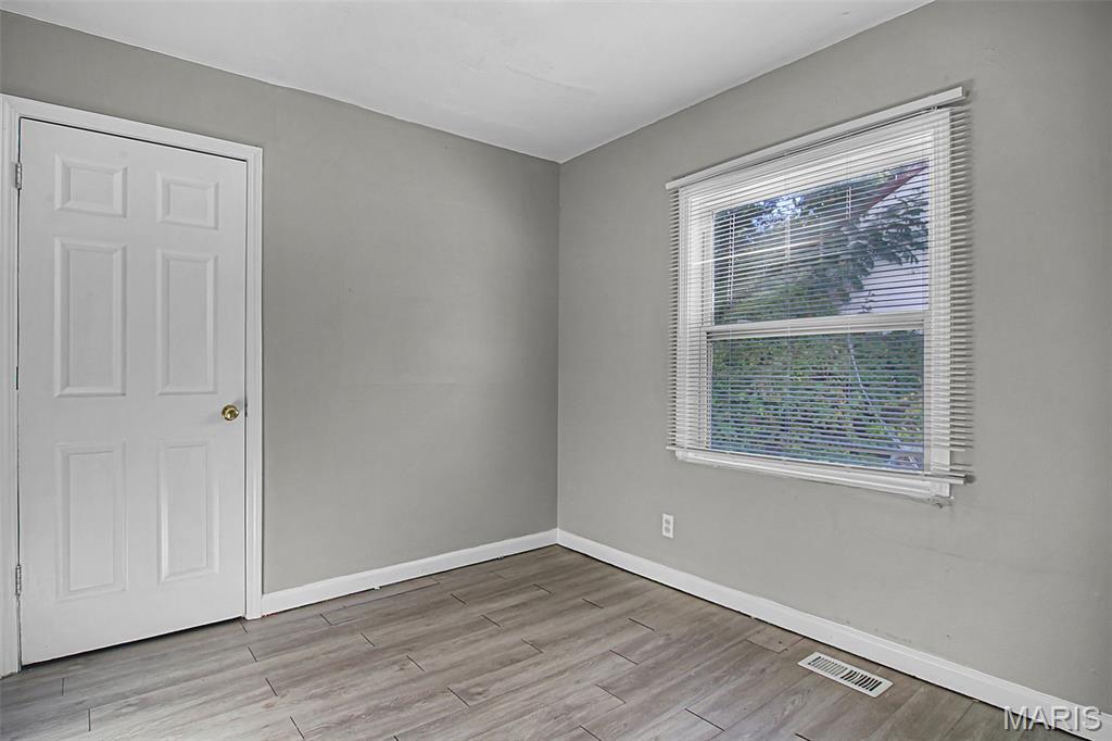 129 Cameron Road St. Louis, MO 63137 - Photo 10 of 19