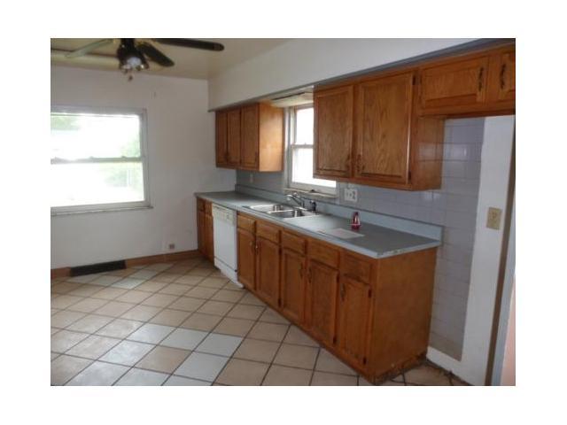 1886 Lockbourne Road Columbus, OH 43207 - Photo 3 of 9