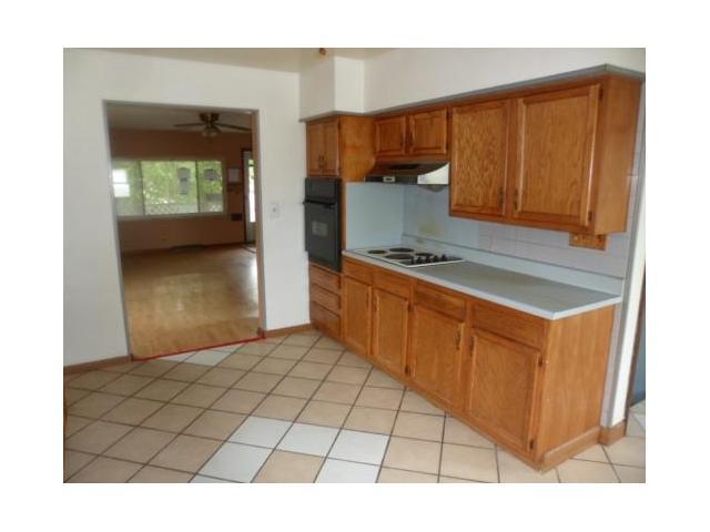 1886 Lockbourne Road Columbus, OH 43207 - Photo 4 of 9