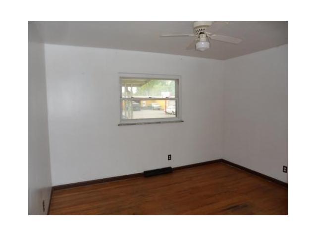 1886 Lockbourne Road Columbus, OH 43207 - Photo 6 of 9
