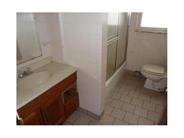 1886 Lockbourne Road Columbus, OH 43207 - Photo 7 of 9