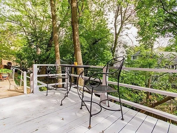 $2,400 | 94 A Marion Street, Unit 4, Brookline, MA 02446