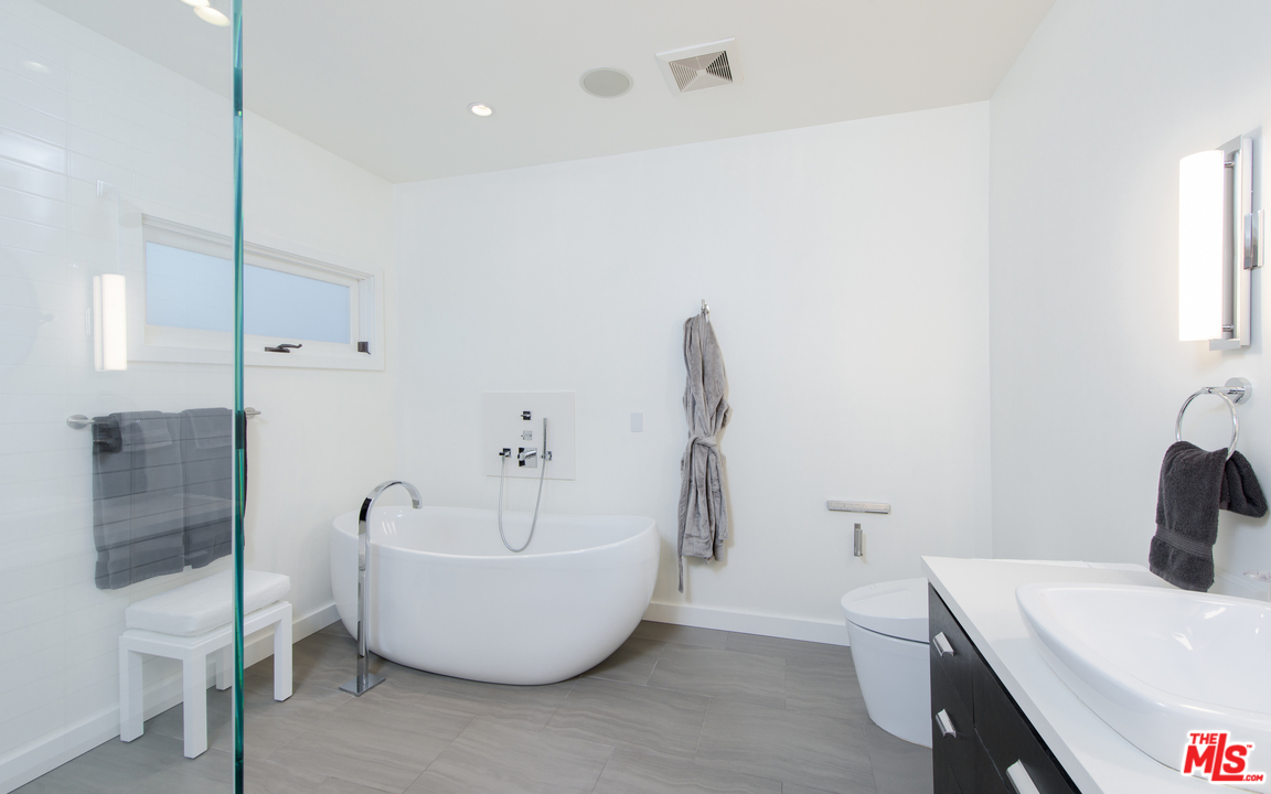 441 North Kings Road West Hollywood, CA 90048 - Photo 13 of 29