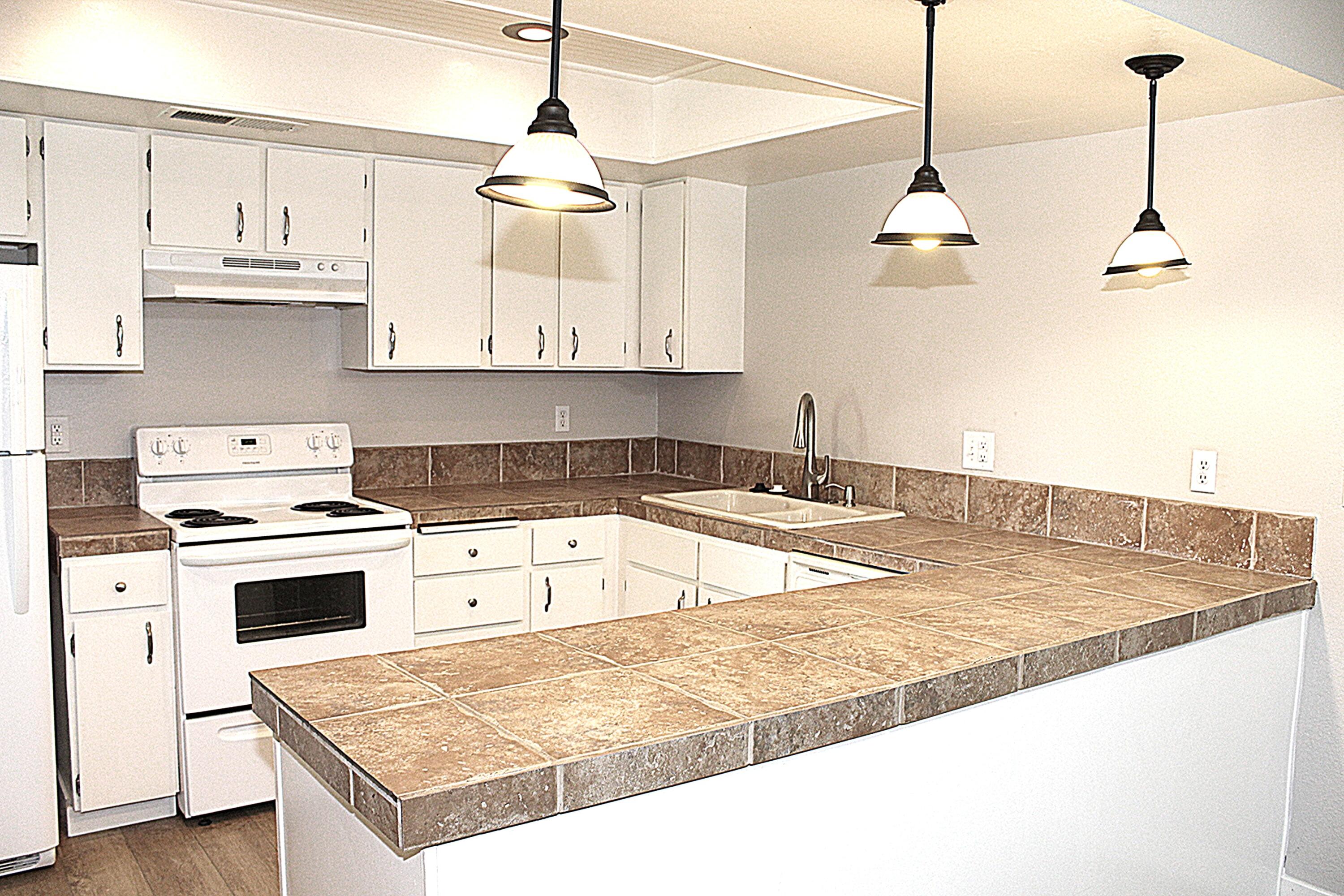 1975 Bechelli Lane Redding, CA 96002 - Photo 6 of 25 Kitchen counters