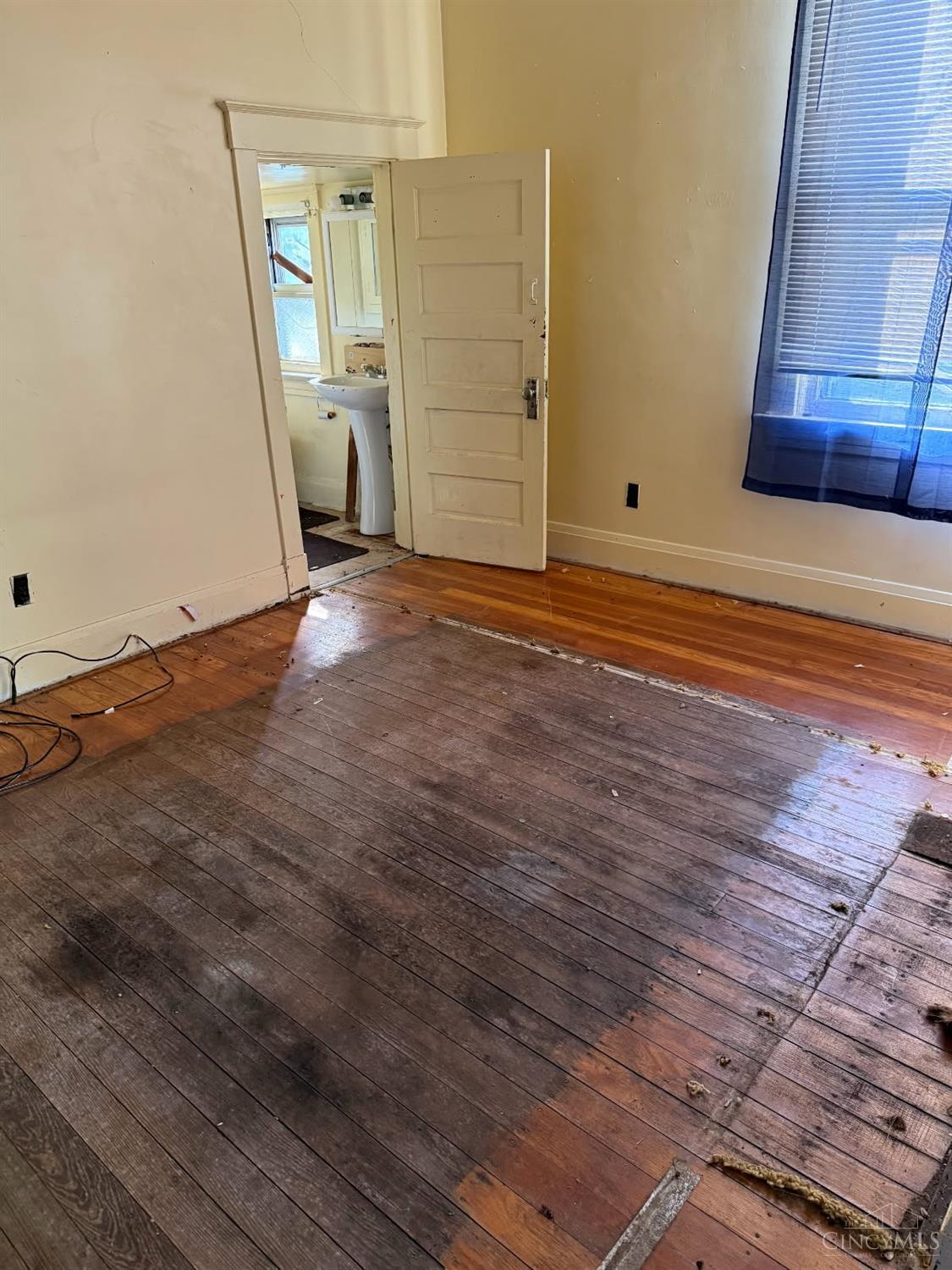 1373 Section Road Cincinnati, OH 45237 - Photo 8 of 9