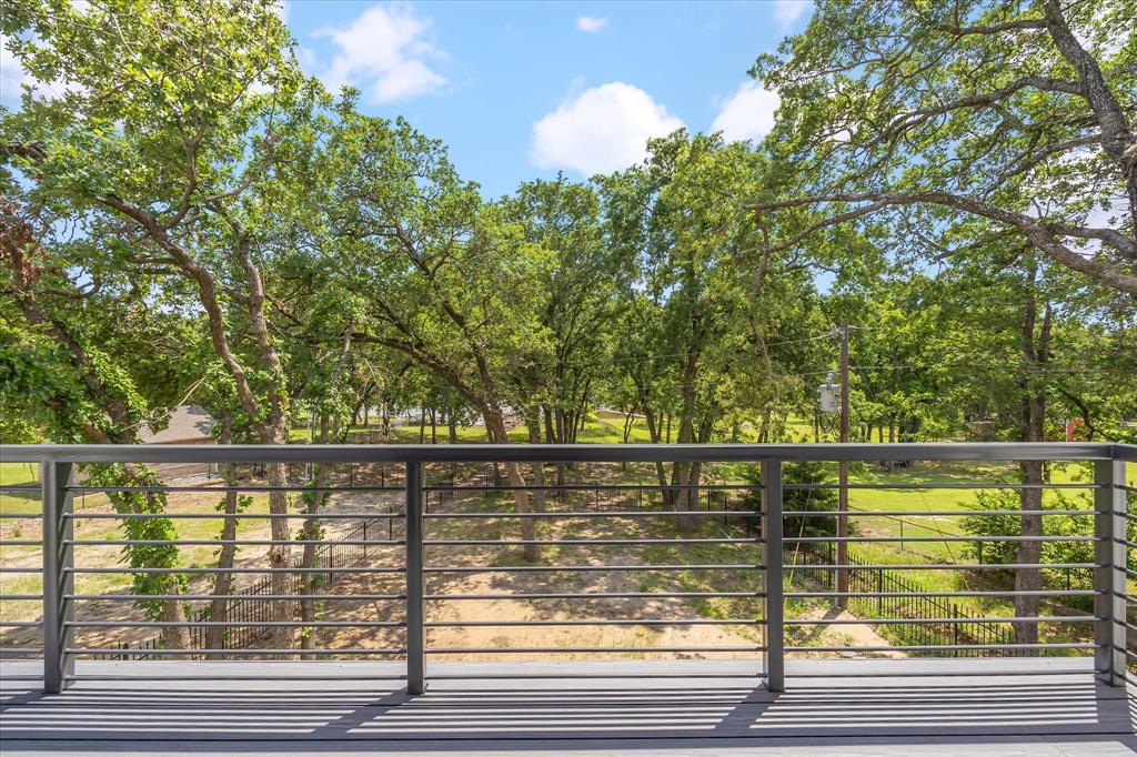 2811 Rodeo Drive Quinlan, TX 75474 - Photo 24 of 35 View of balcony