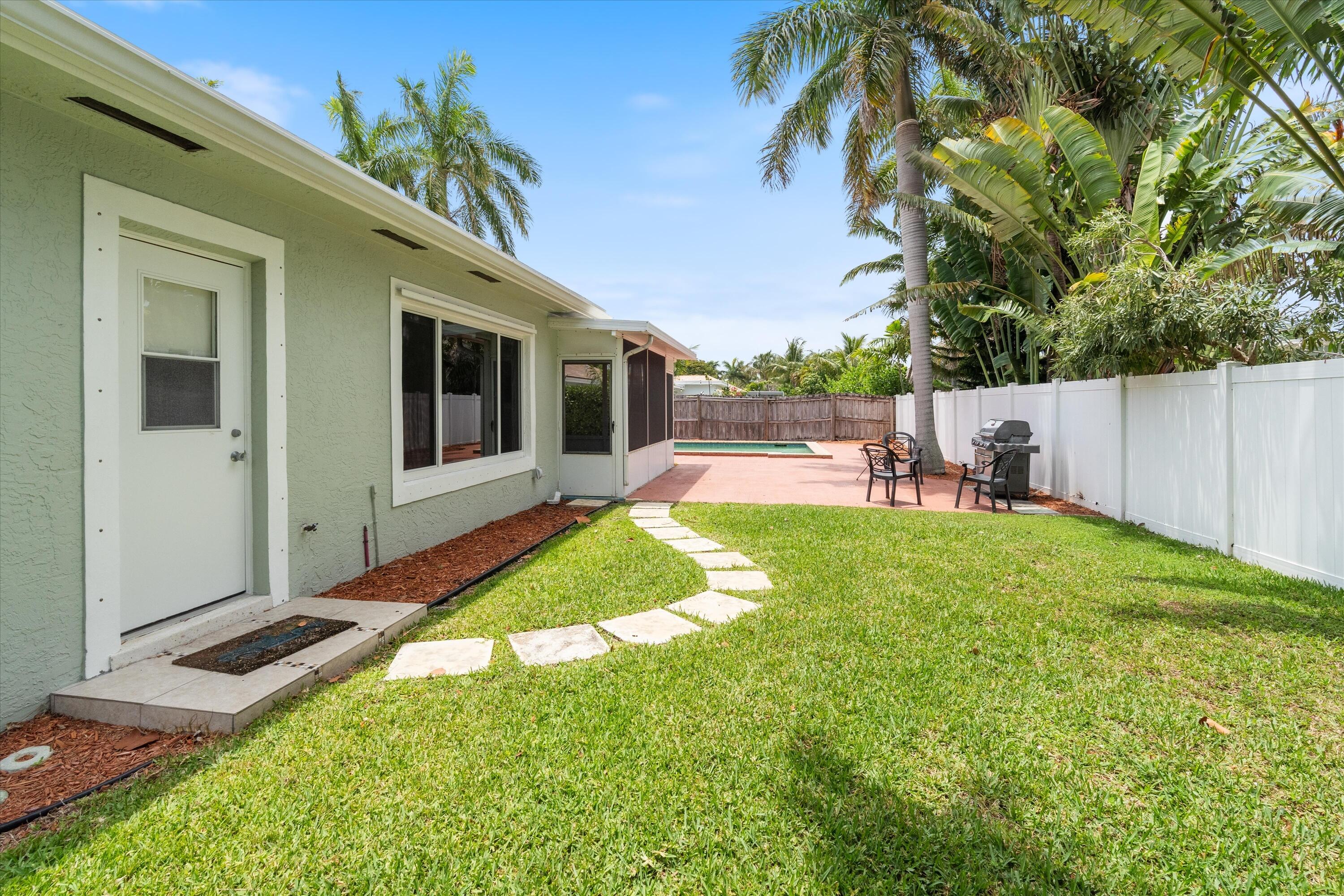 801 Berkley Street Boca Raton, FL 33487 - Photo 27 of 32 Back Yard