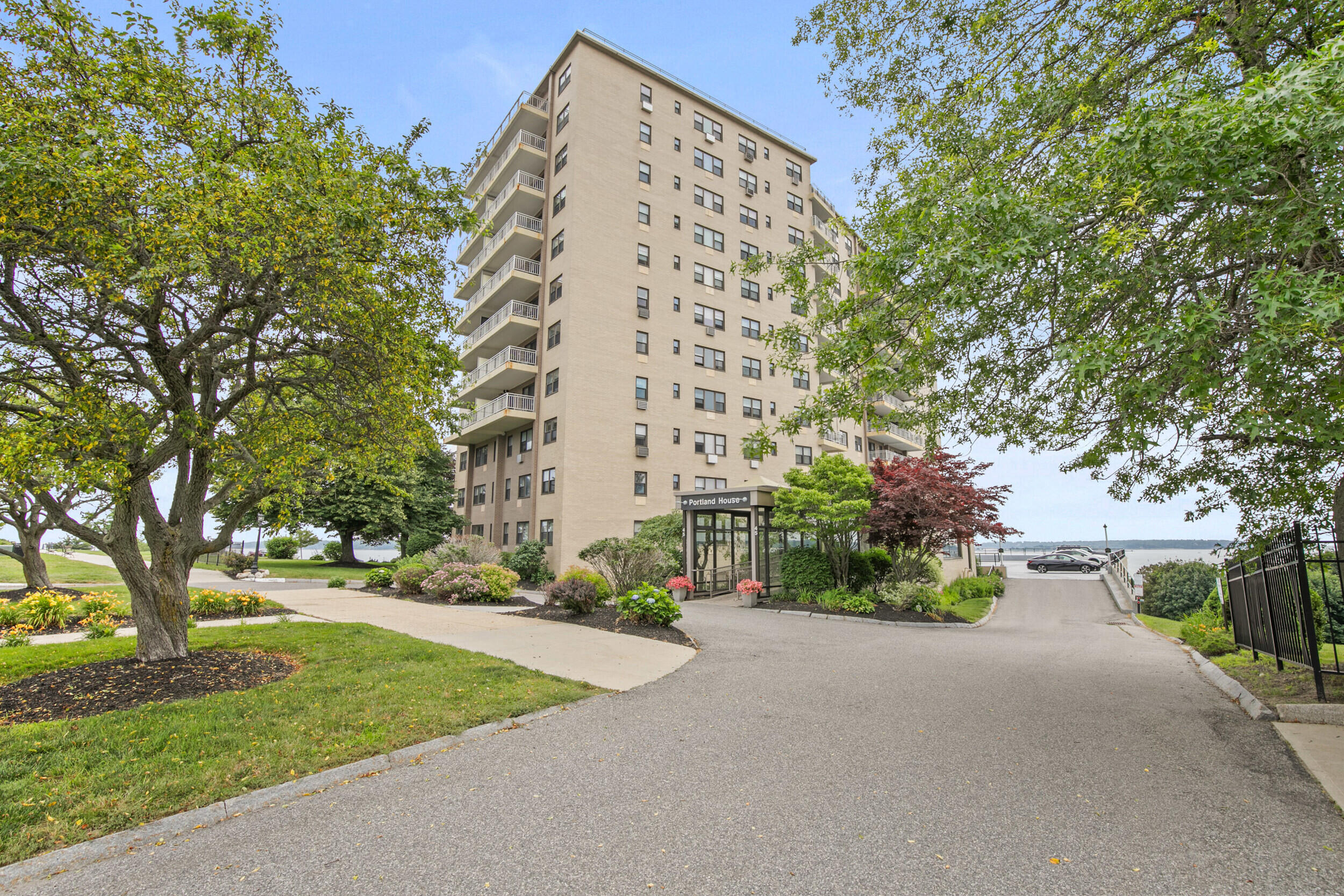 45 Eastern Promenade, Unit 4J Portland, ME 04101 - Photo 2 of 45 45 eastern promenadeportlandme 04101usa-
