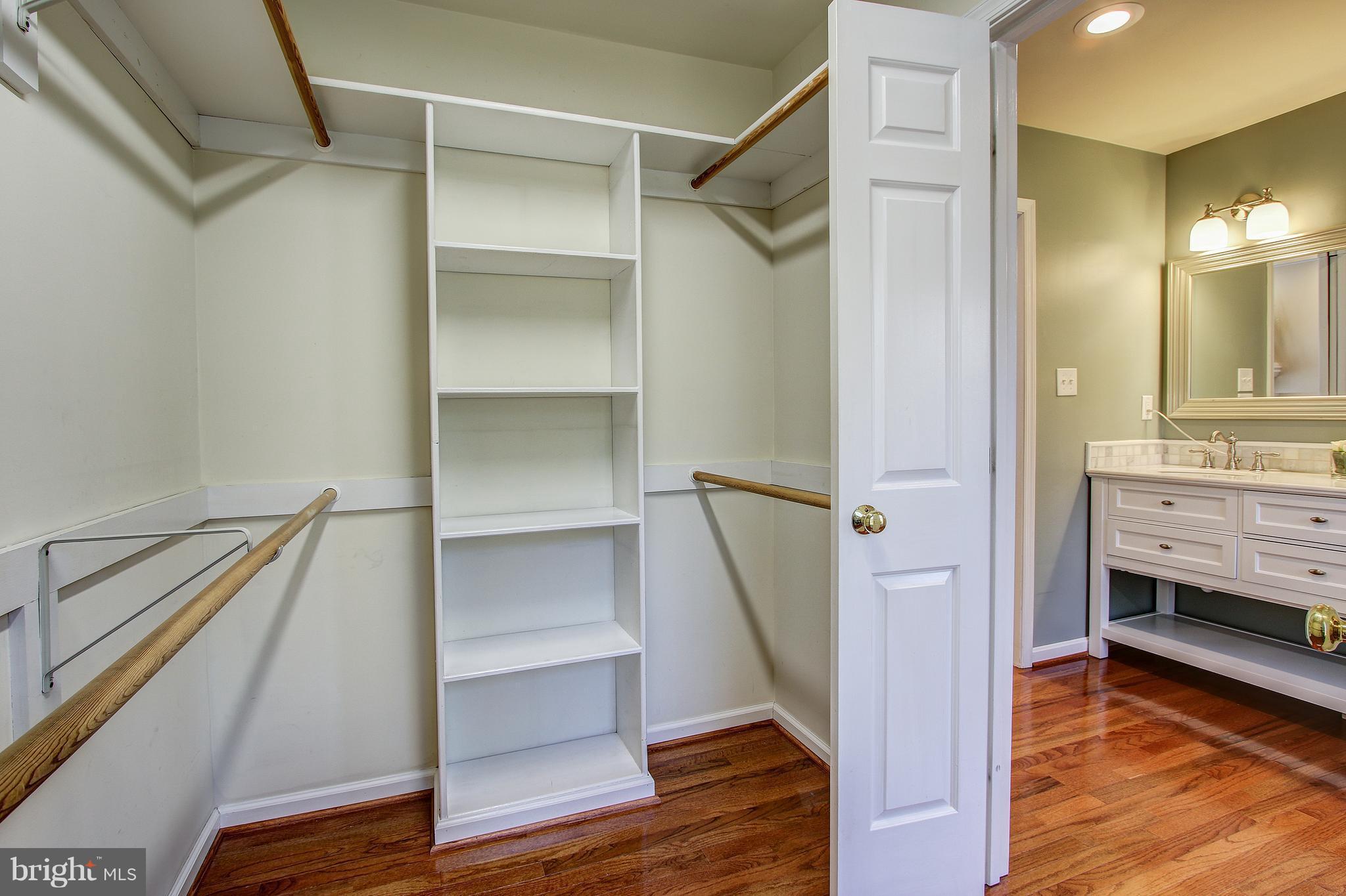 39189 Aldie Road Aldie, VA 20105 - Photo 19 of 30 Walk In Master Closet