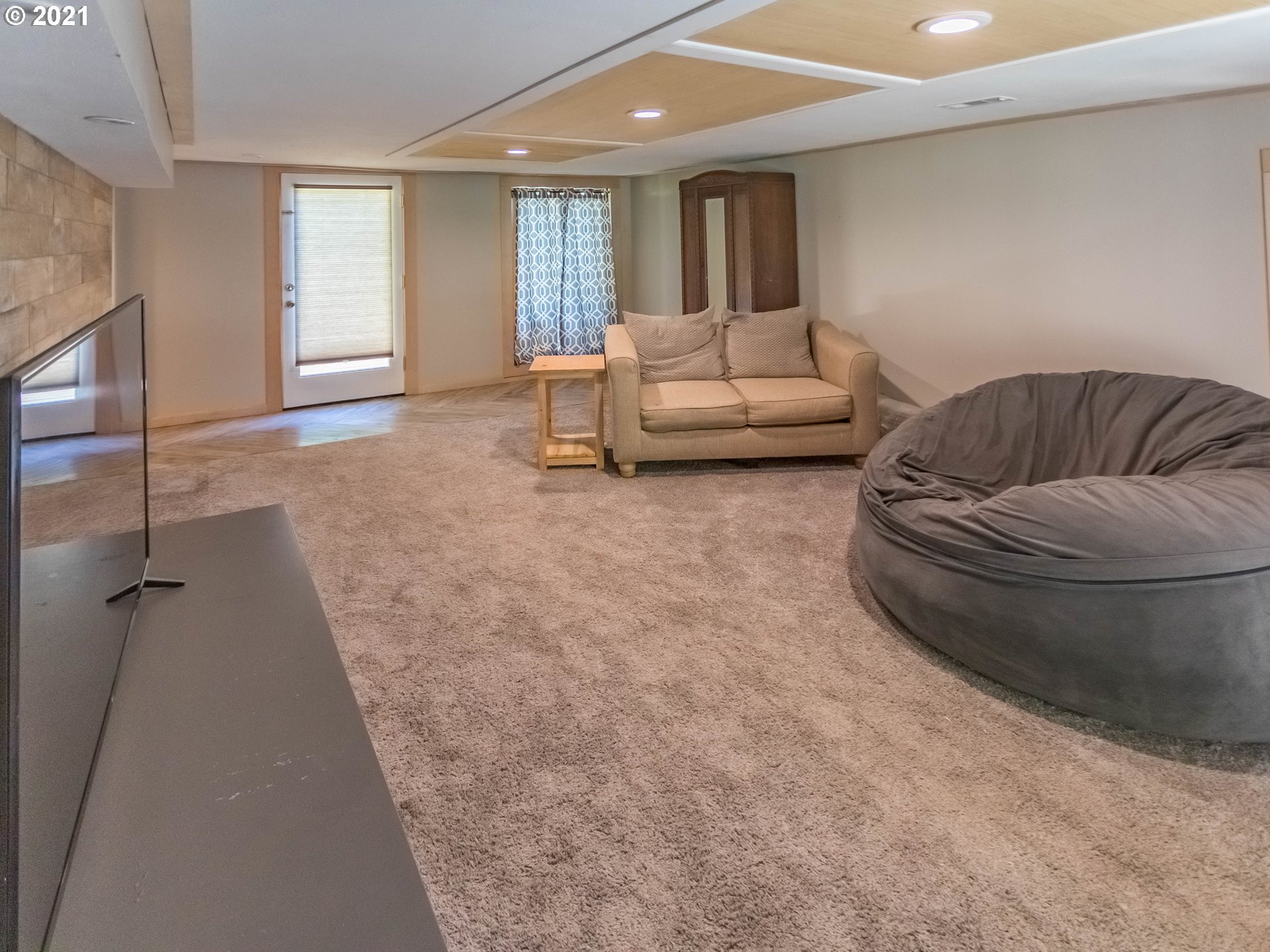 43900 Southeast Keisecker Road Sandy, OR 97055 - Photo 25 of 31 a living room with furniture and a window