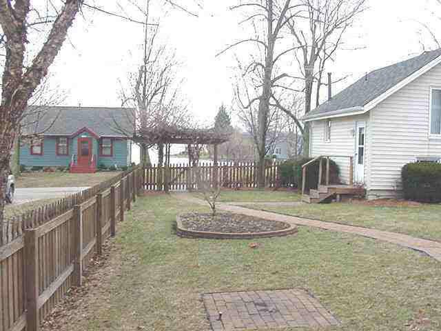 11627 North Ogden Point Road Syracuse, IN 46567 - Photo 4 of 7 Gallery Image 4