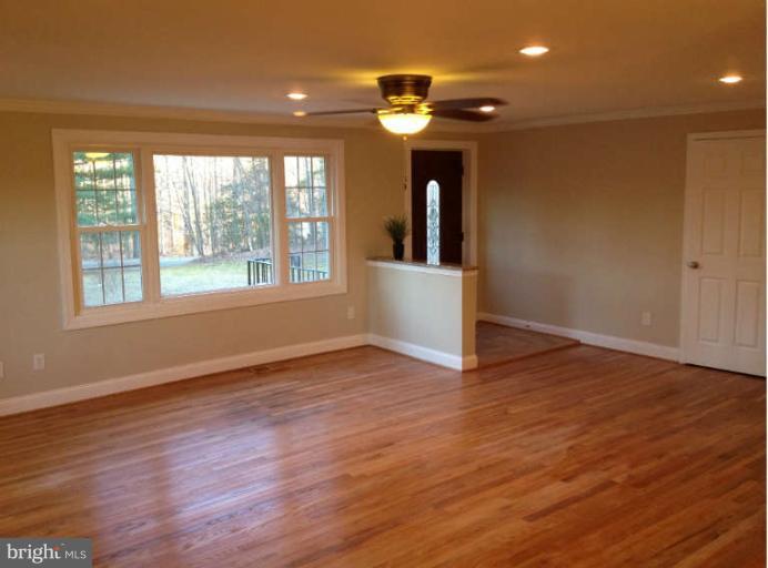 2435 Smoky Road Huntingtown, MD 20639 - Photo 3 of 21 Living Room
