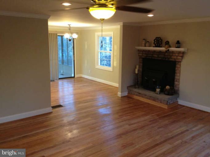 2435 Smoky Road Huntingtown, MD 20639 - Photo 4 of 21 Living Room