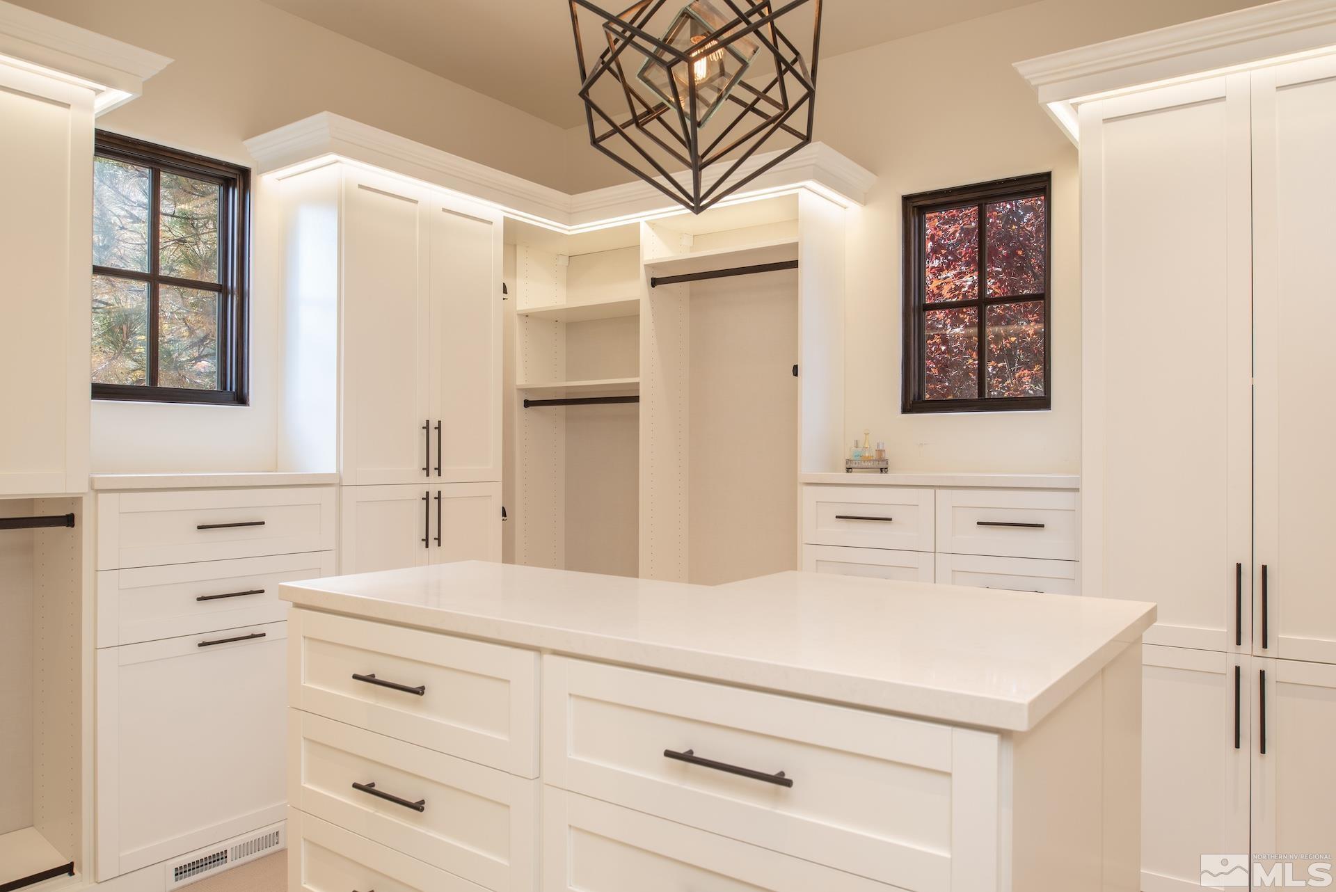 175 Hawken Road Reno, NV 89519 - Photo 24 of 40 a bathroom with a sink and a mirror