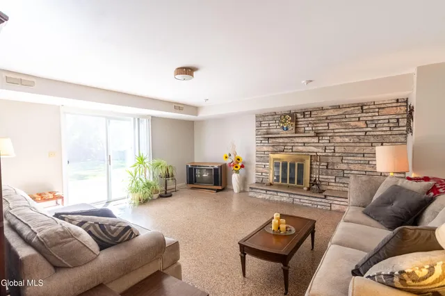 $389,900 | 8 Sawyer Place, Albany, NY 12208