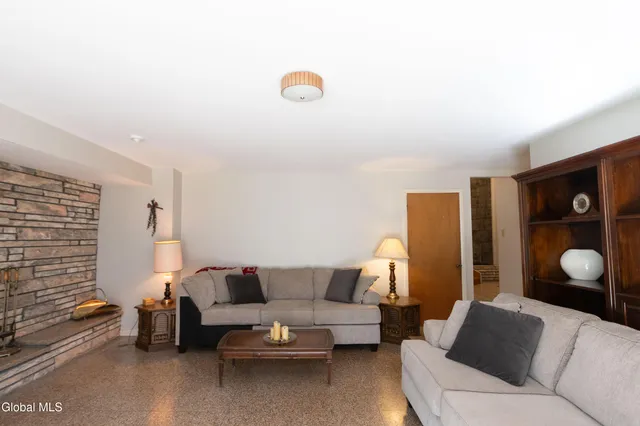 $389,900 | 8 Sawyer Place, Albany, NY 12208