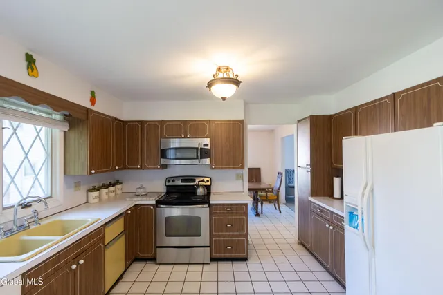 $389,900 | 8 Sawyer Place, Albany, NY 12208