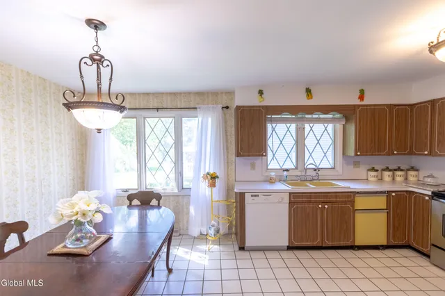 $389,900 | 8 Sawyer Place, Albany, NY 12208