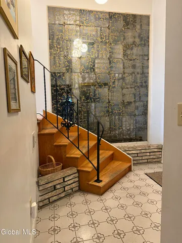 $389,900 | 8 Sawyer Place, Albany, NY 12208