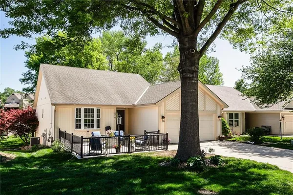 $395,000 | 5207 Northwest 84th Place, Kansas City, MO 64154