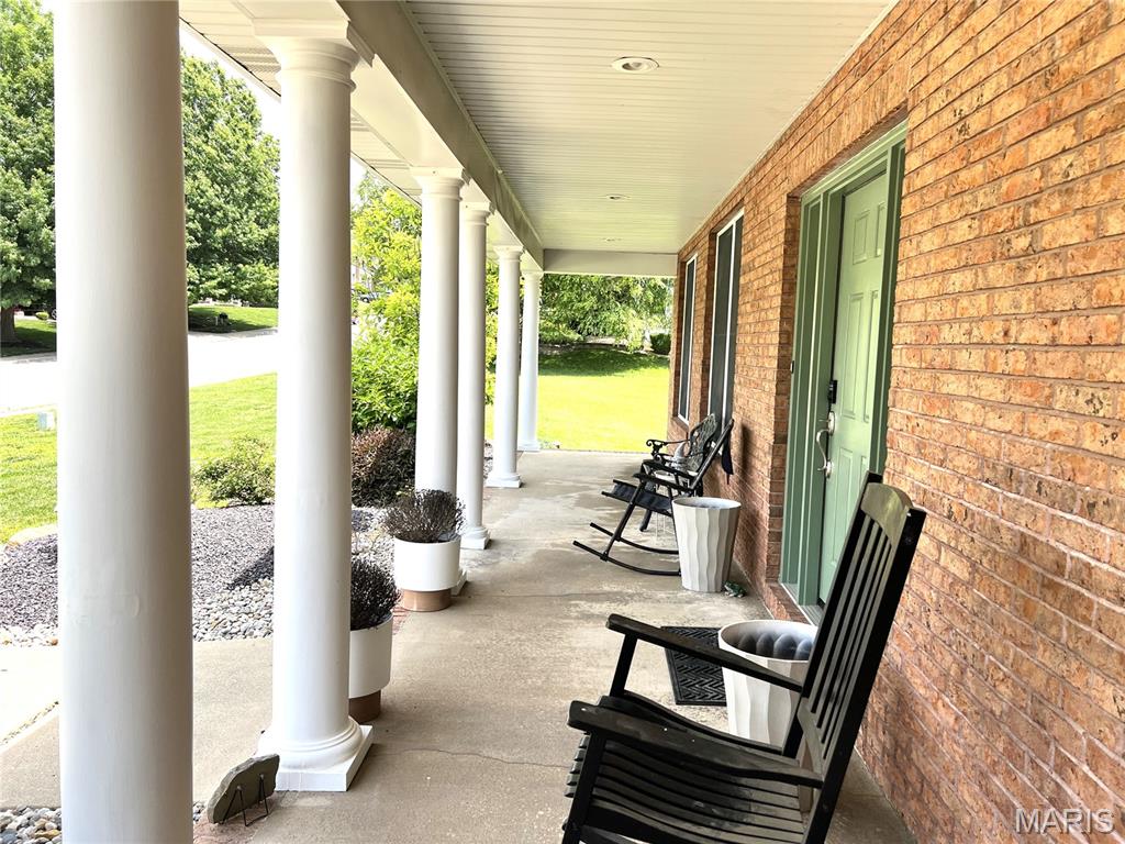 863 Marc Drive Alton, IL 62002 - Photo 2 of 35