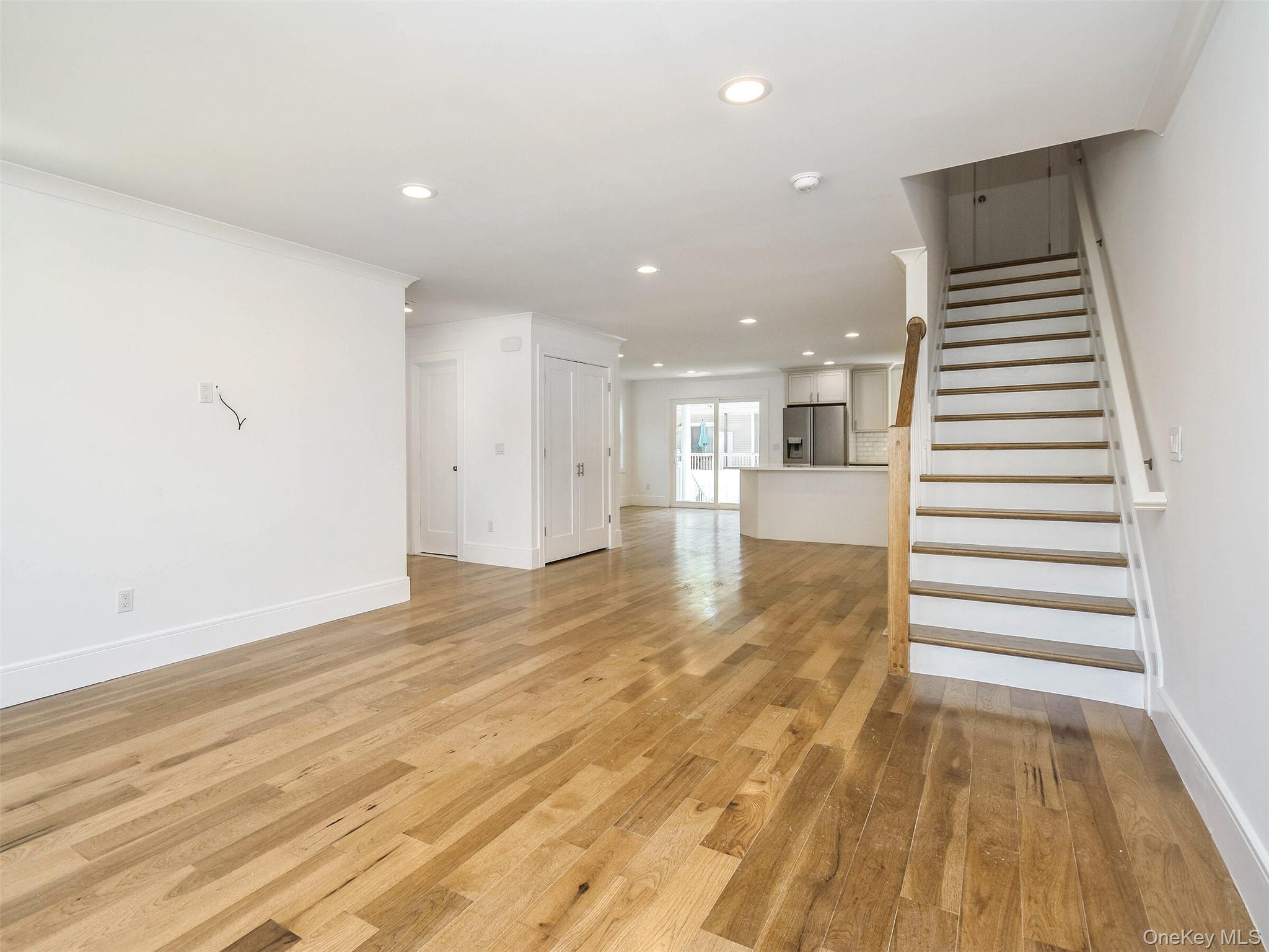 59 A Hickory Road Port Washington, NY 11050 - Photo 5 of 20