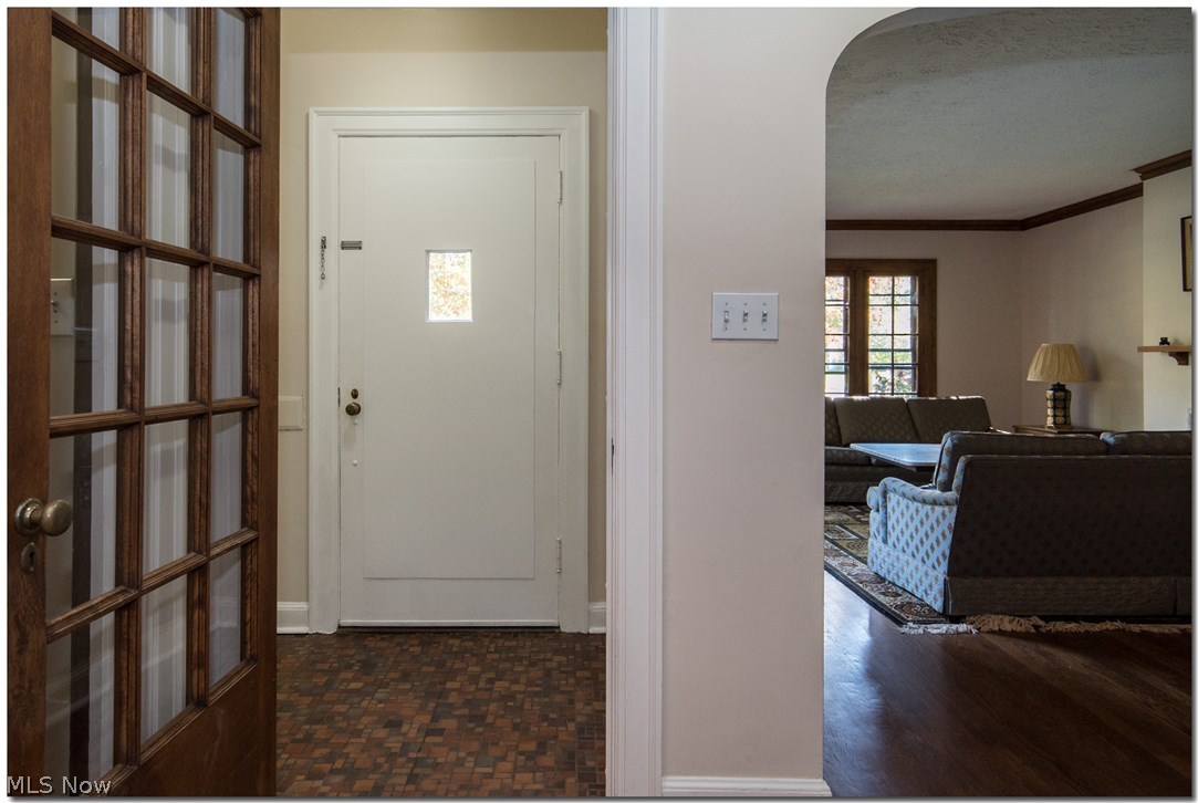 3366 Dorchester Road Cleveland, OH 44120 - Photo 2 of 30