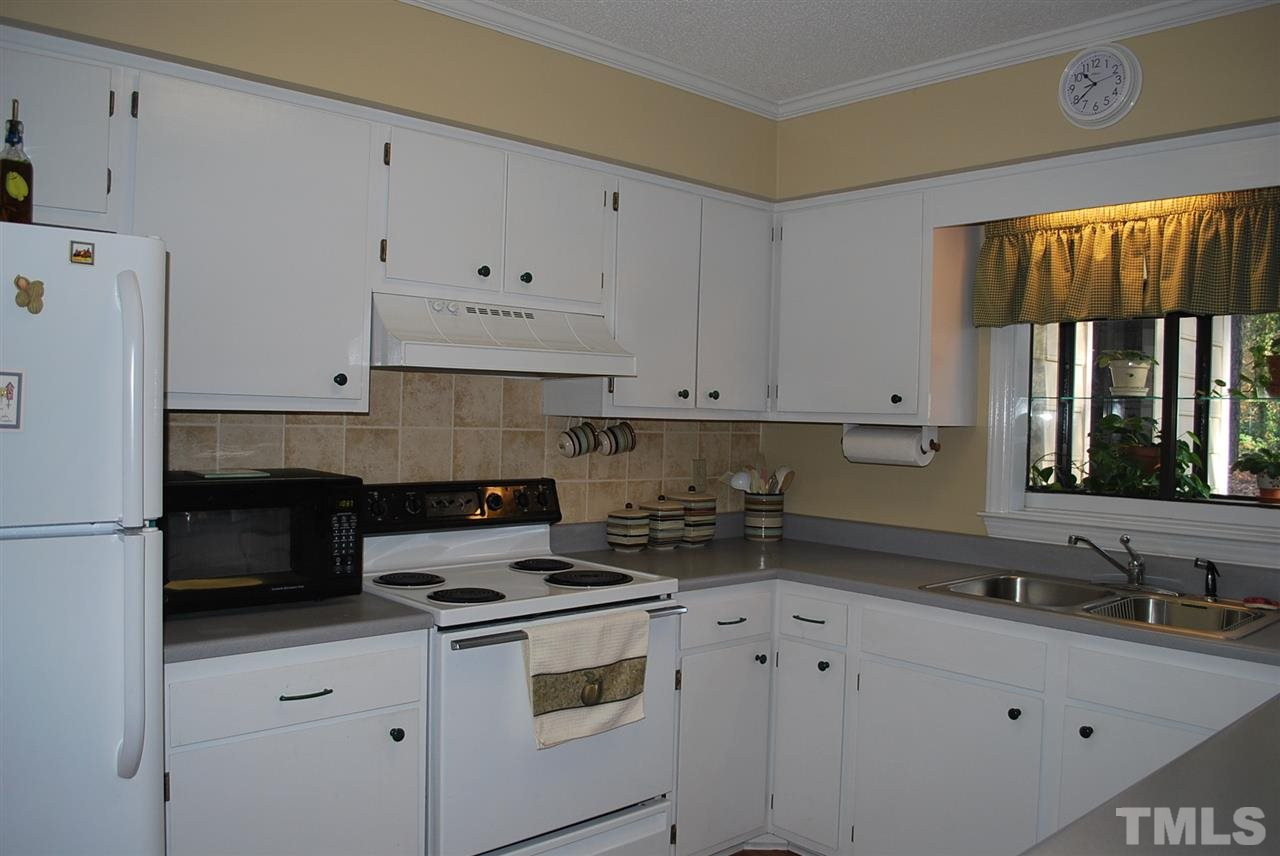 725 Charleston Road, Unit 725 Raleigh, NC 27606 - Photo 7 of 17 Kitchen