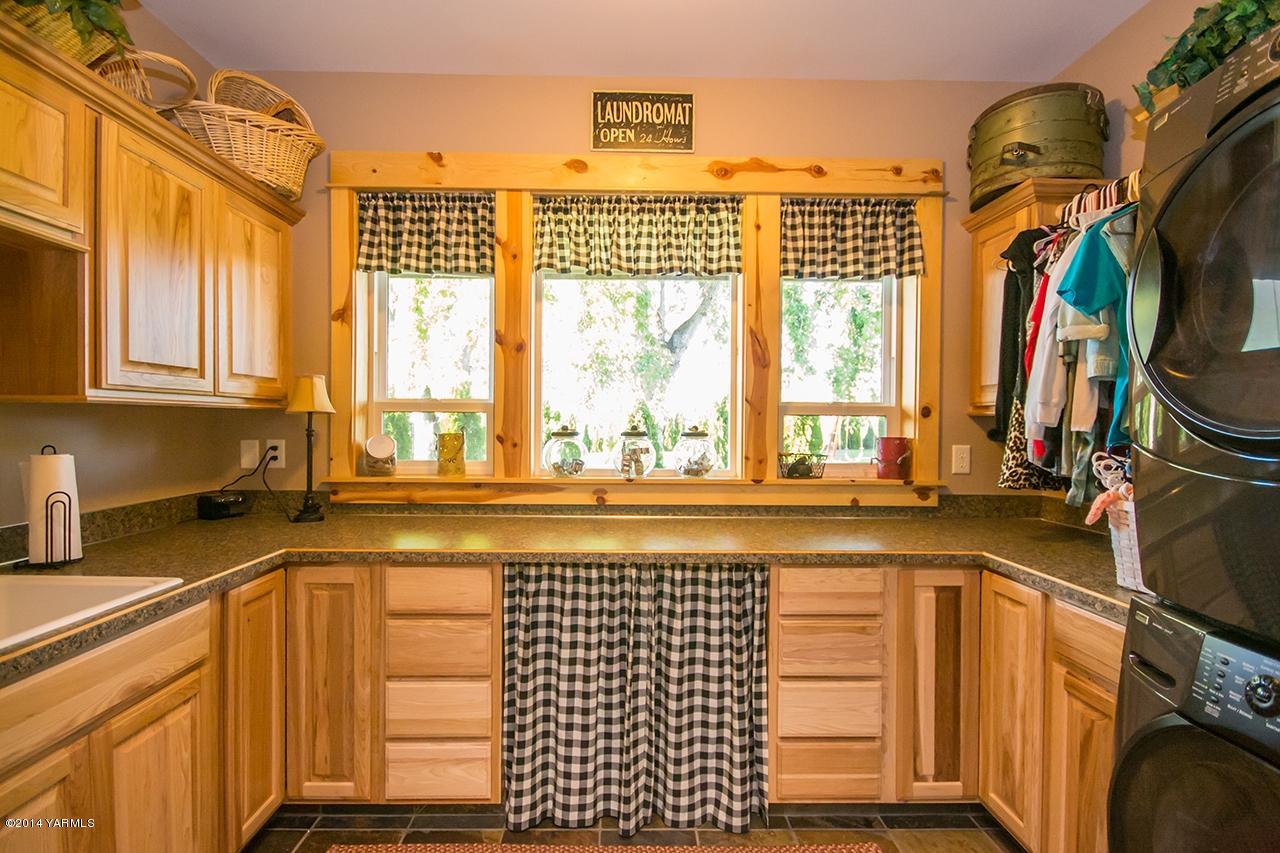 1292 Deeringhoff Road Moxee, WA 98936 - Photo 18 of 42 a view of a kitchen with a sink and cabinets