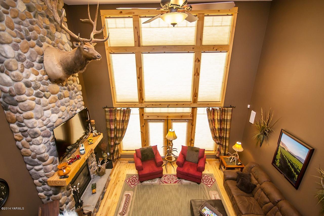 1292 Deeringhoff Road Moxee, WA 98936 - Photo 26 of 42 a view of gym equipment with windows and couch