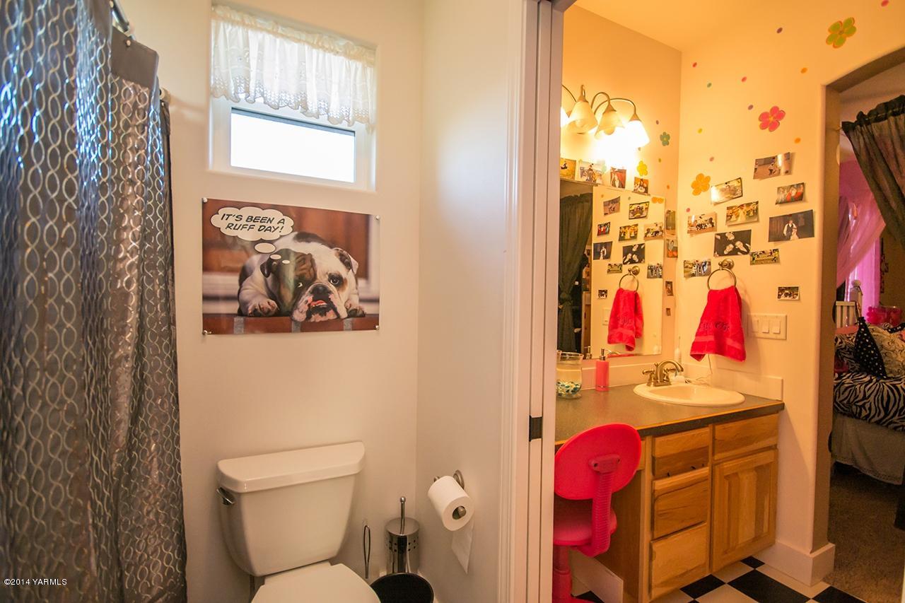 1292 Deeringhoff Road Moxee, WA 98936 - Photo 31 of 42 a bathroom with a toilet sink and curtain