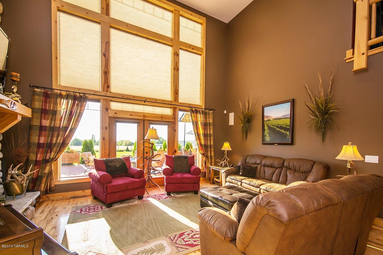 1292 Deeringhoff Road Moxee, WA 98936 - Photo 9 of 42 a living room with furniture and a floor to ceiling window