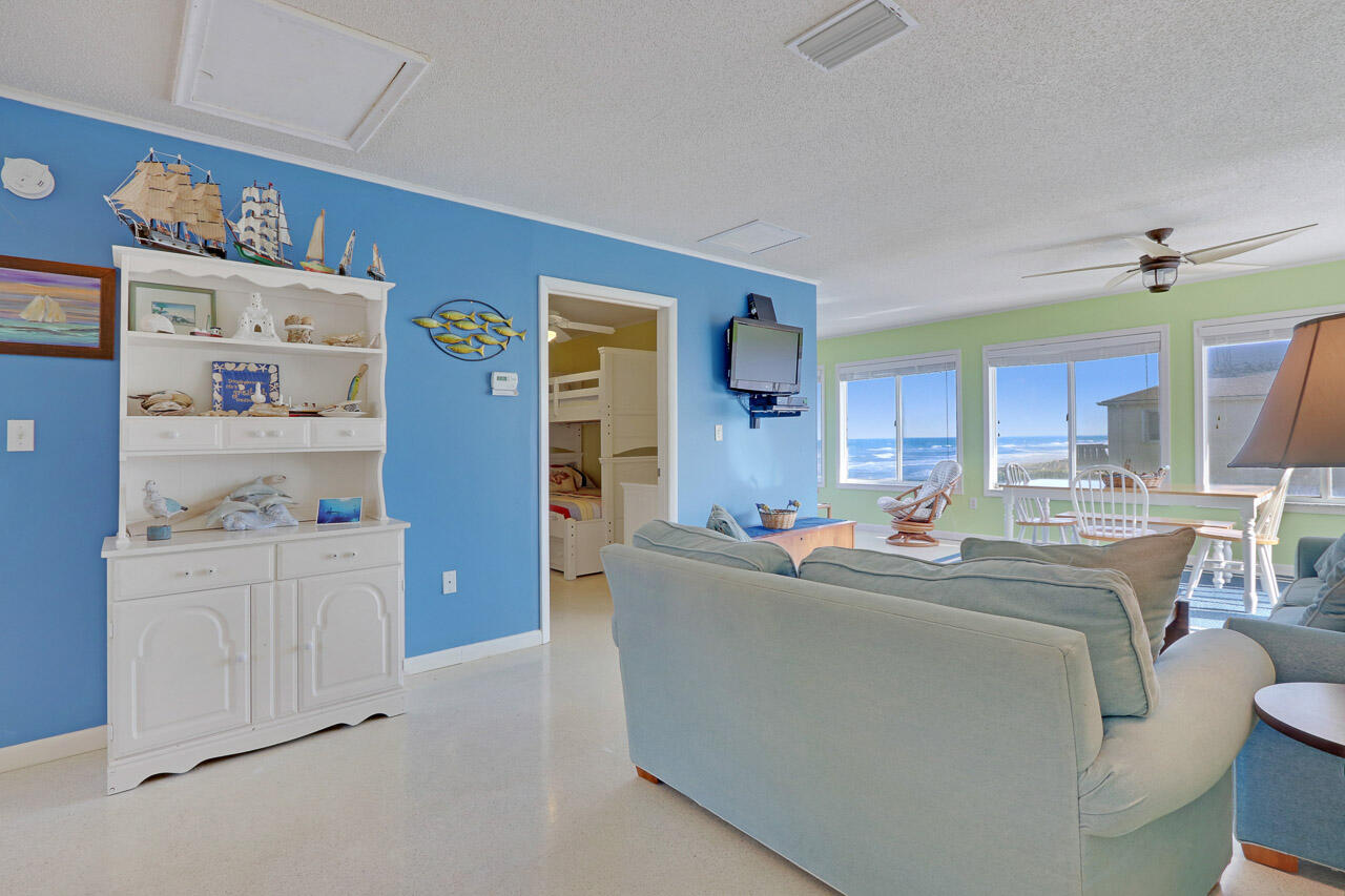 1501 Northeast Ocean Boulevard, Unit 2 Stuart, FL 34996 - Photo 7 of 18 Living Area