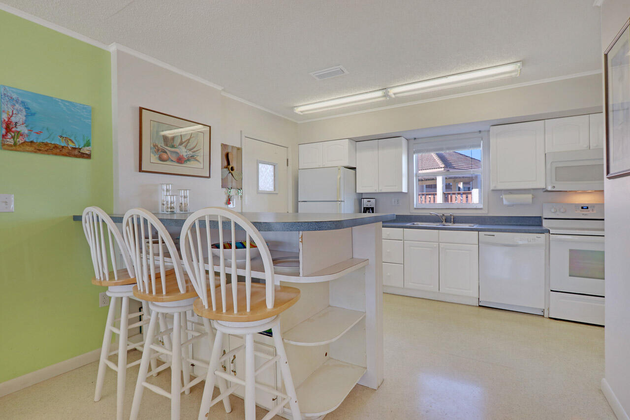 1501 Northeast Ocean Boulevard, Unit 2 Stuart, FL 34996 - Photo 10 of 18 Kitchen