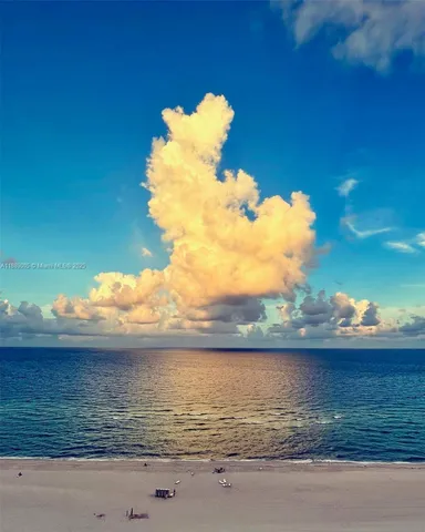 $4,000 | 5601 Collins Avenue, Unit 1607, Miami Beach, FL 33140