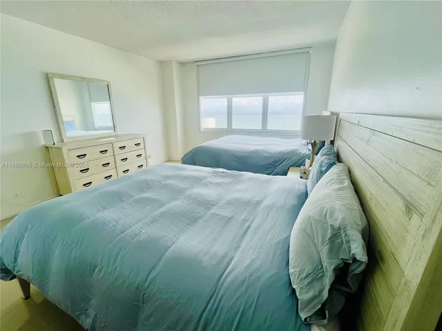 $4,000 | 5601 Collins Avenue, Unit 1607, Miami Beach, FL 33140