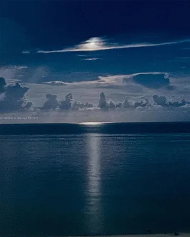 $4,000 | 5601 Collins Avenue, Unit 1607, Miami Beach, FL 33140