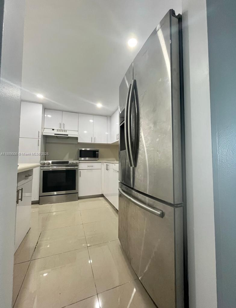 5601 Collins Avenue, Unit 1607 Miami Beach, FL 33140 - Photo 6 of 10