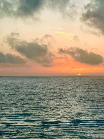 $4,000 | 5601 Collins Avenue, Unit 1607, Miami Beach, FL 33140