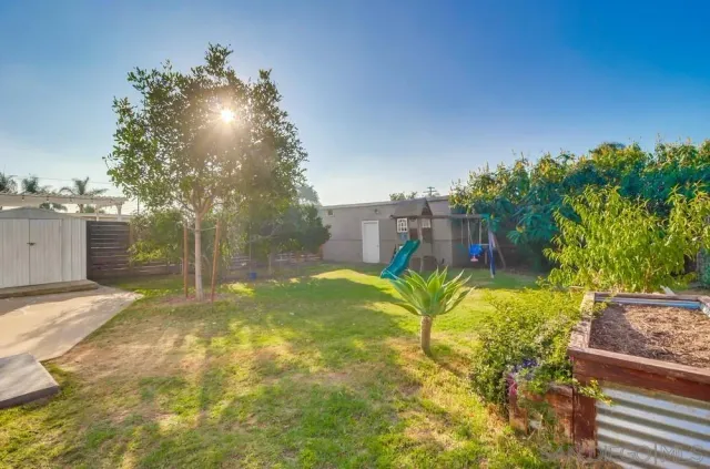 a view of a yard in front of the house