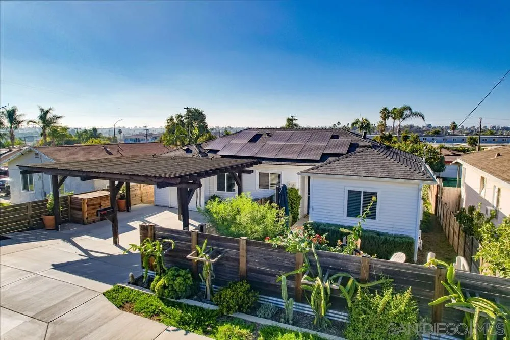 712 Lemon Avenue Vista, CA 92084 - Photo 3 of 29 a front view of a house with a yard