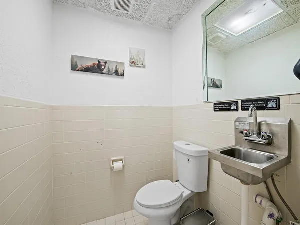 $32 | 3425 Galt Ocean Drive, Unit 100, Fort Lauderdale, FL 33308